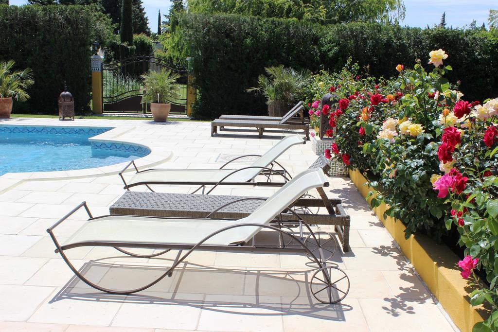 Gites Maisons De Vacances Domaine La Chamade Карпентра Стая снимка