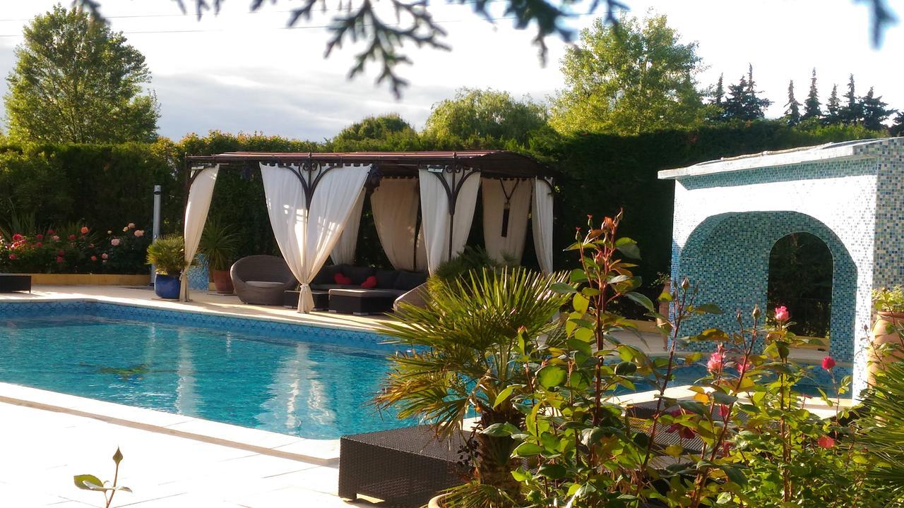 Gites Maisons De Vacances Domaine La Chamade Карпентра Екстериор снимка