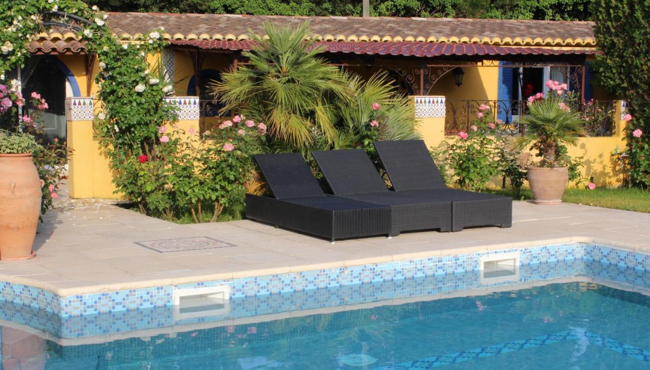 Gites Maisons De Vacances Domaine La Chamade Карпентра Екстериор снимка